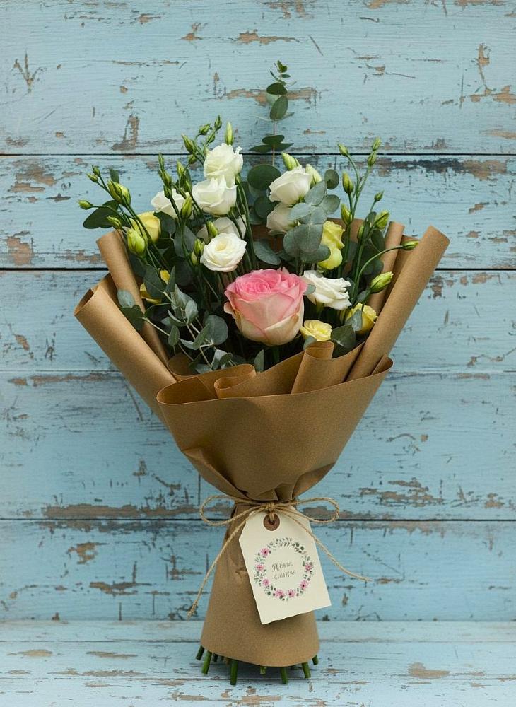 Букет цветов из: Розы и Лизиантусы в Верхней Туре