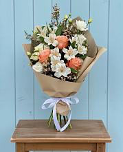 Букет цветов из:  Альстромерии, Лизиантусы, Розы и Хризантемы в Верхней Туре