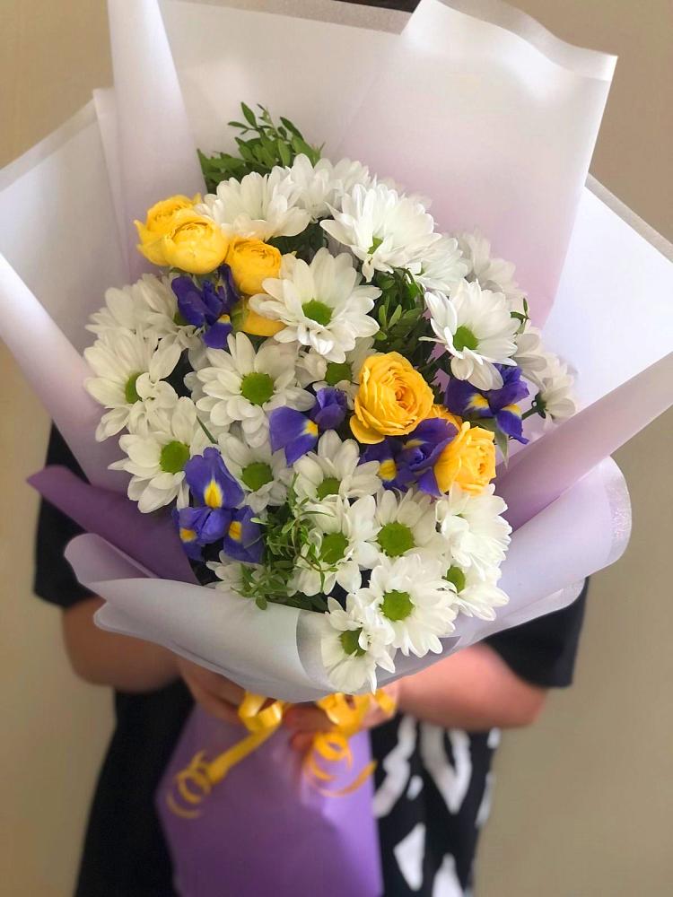 Букет цветов из: Ирисы, Хризантемы и Розы в Верхней Туре