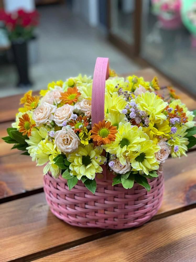 Цветочная композиция из Хризантемы и Розы в корзине в Верхней Туре