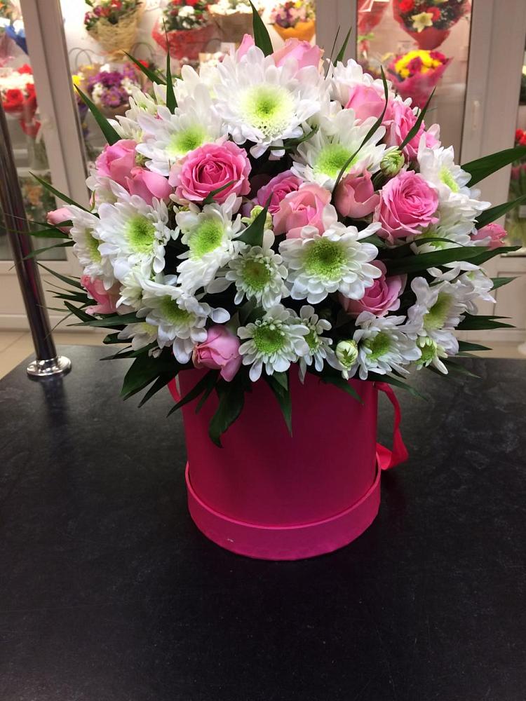 Цветочная композиция из Розы и Хризантемы в шляпной коробке в Верхней Туре