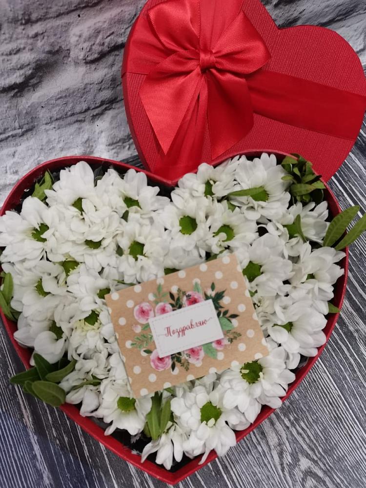 Цветочная композиция из Хризантемы в виде сердца в Верхней Туре