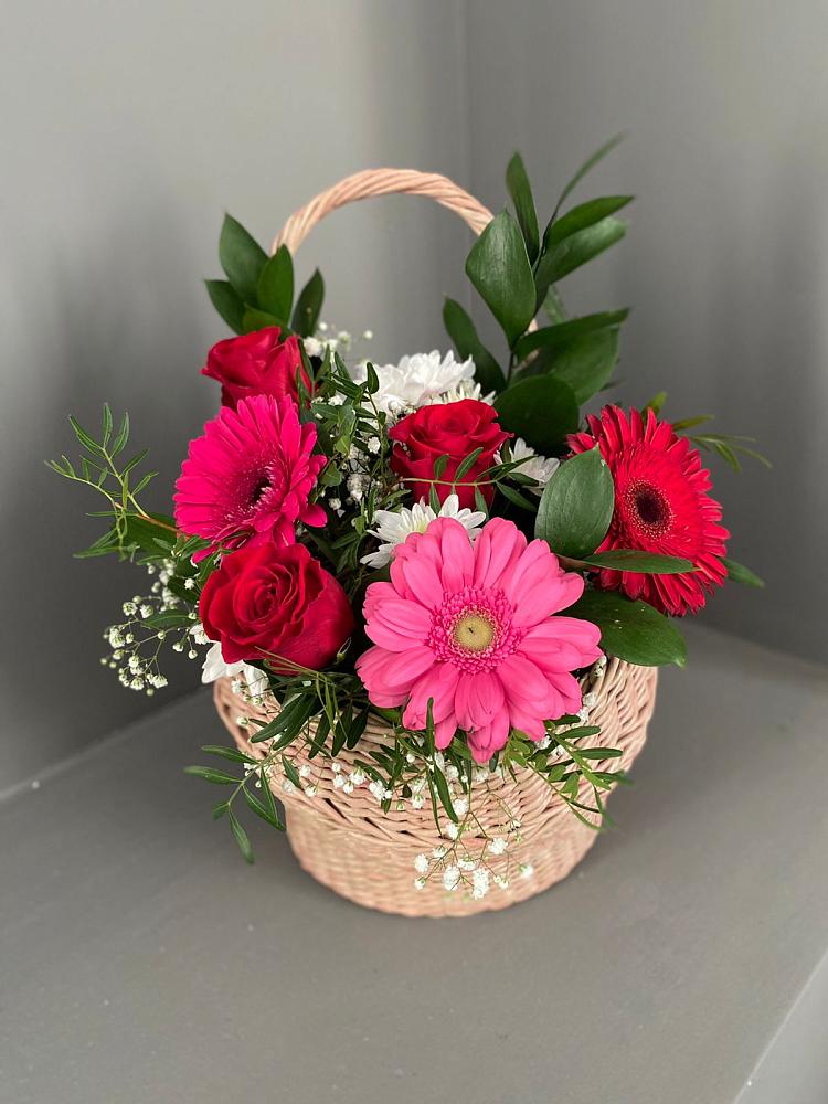 Цветочная композиция из Розы, Хризантемы и Герберы в корзине в Верхней Туре