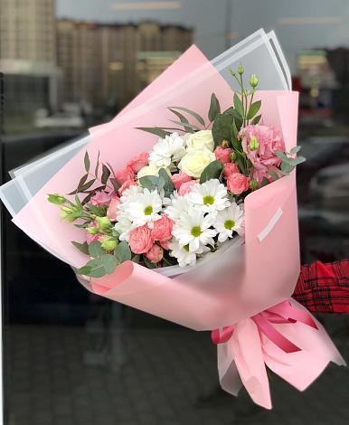 Букет цветов из: Розы, Лизиантусы и Хризантемы в Верхней Туре